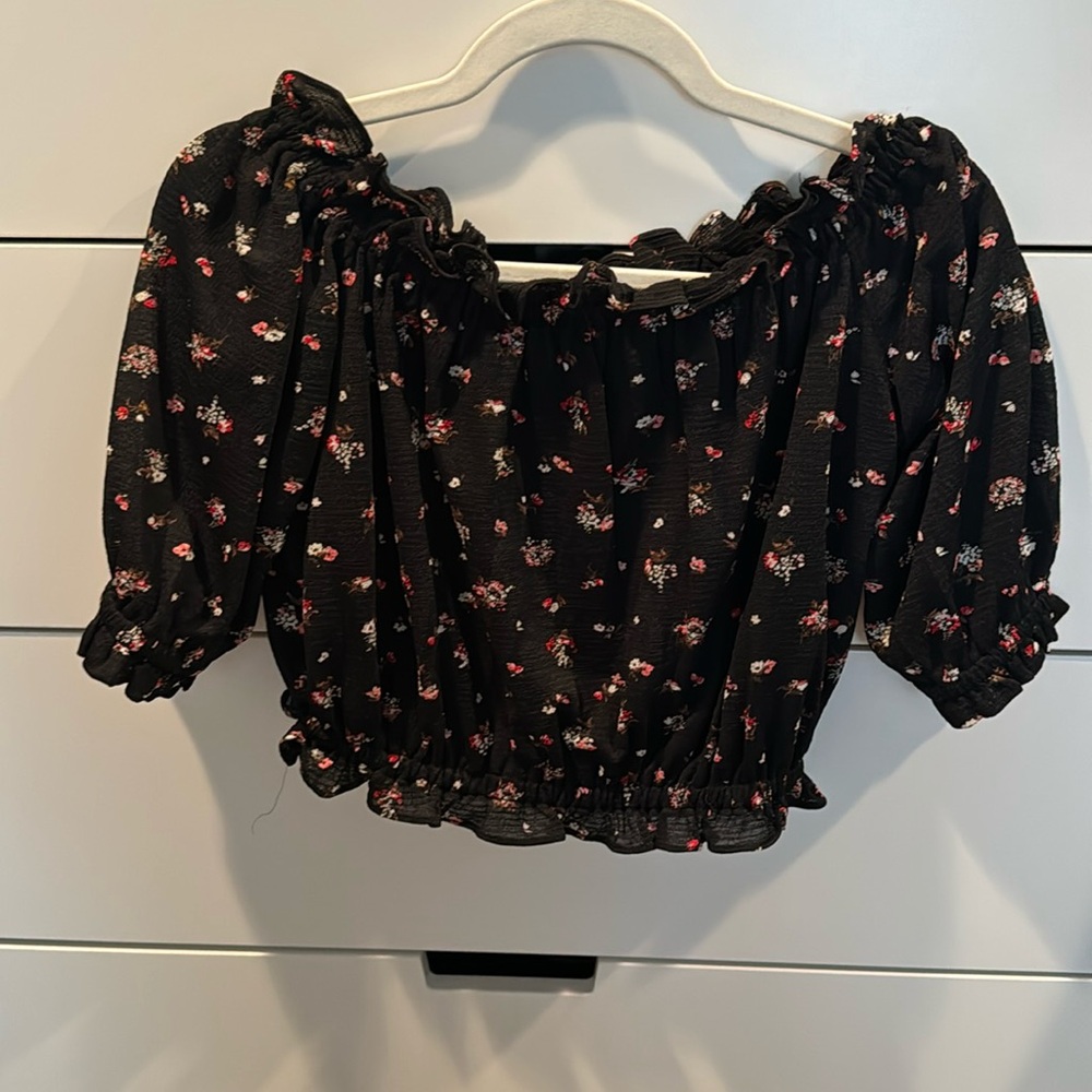 EXPRESS OFF THE SHOULDER CROP GIRLY TOP